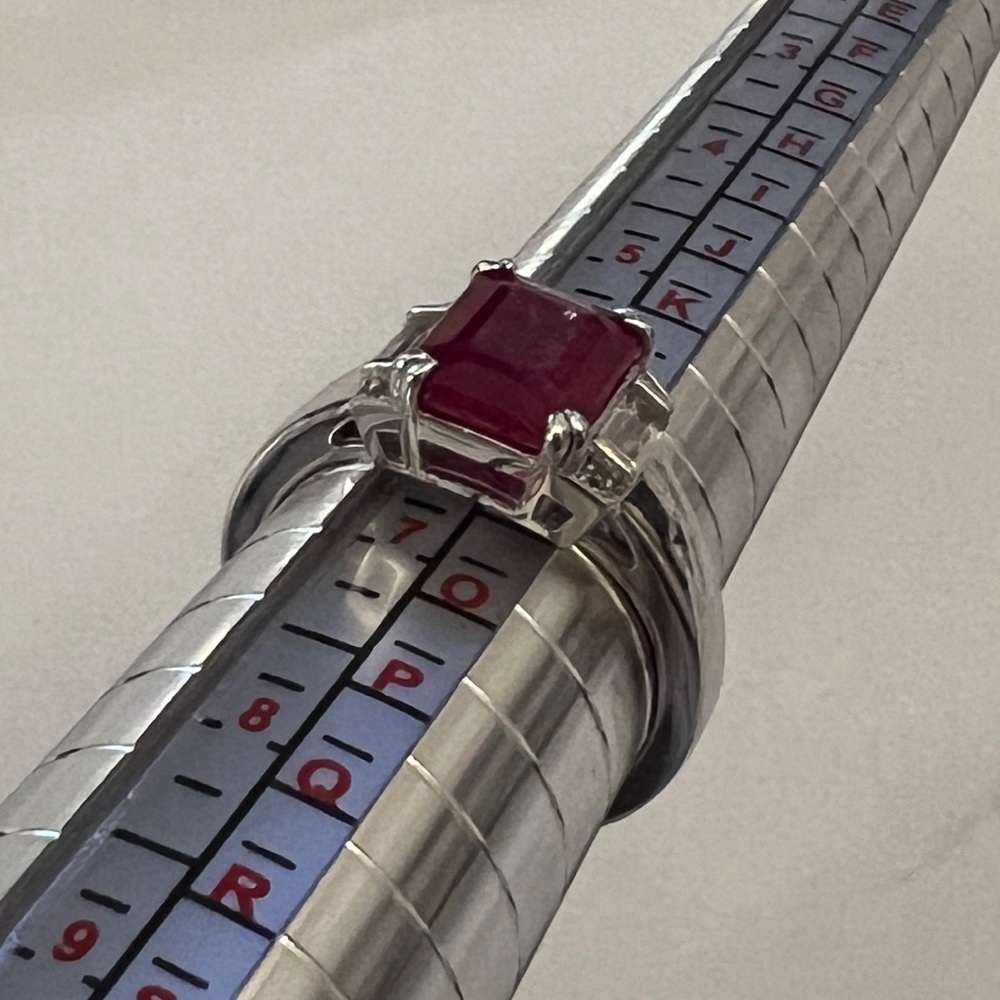 Beautiful Sterling Silver Ring with Red Gemstone, size 7